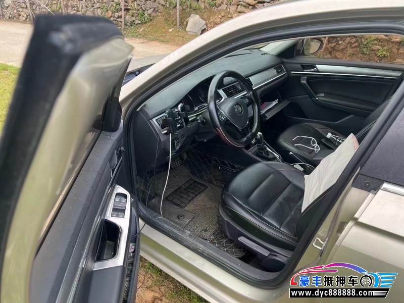 17年大众宝来轿车抵押车出售