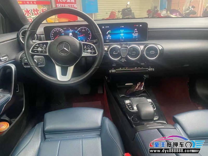 19年奔驰A轿车抵押车出售