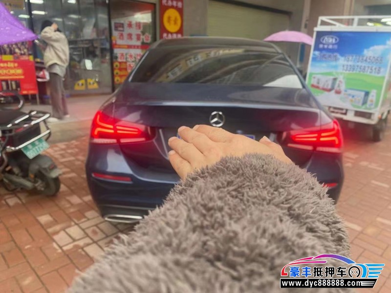 19年奔驰A轿车抵押车出售