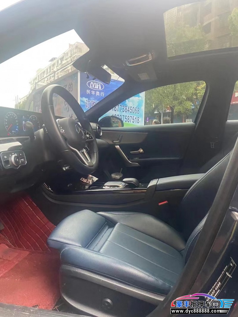 19年奔驰A轿车抵押车出售