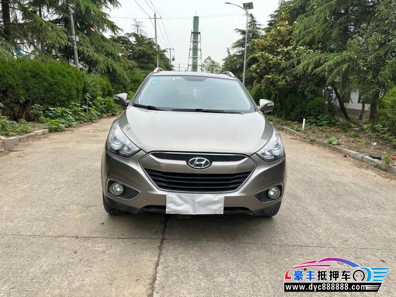 13年现代ix35轿车抵押车出售