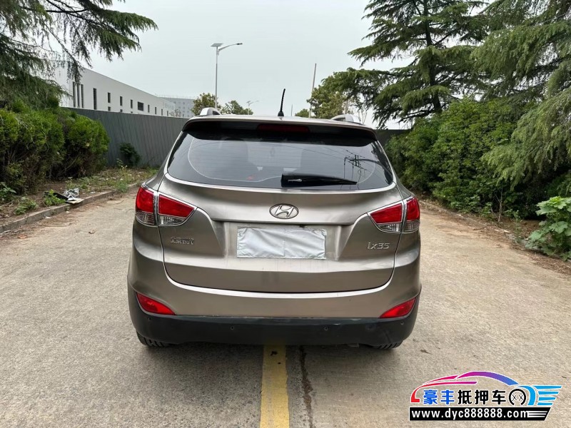 13年现代ix35轿车抵押车出售