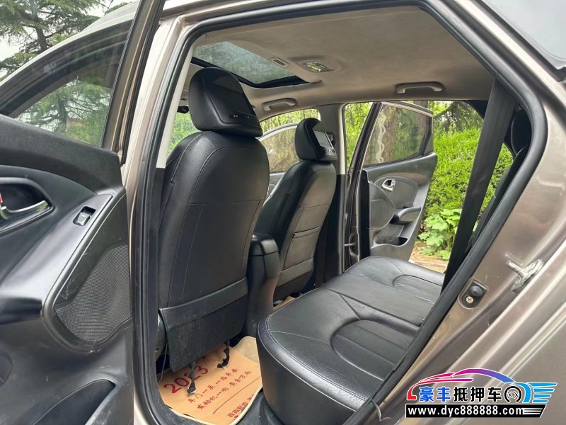 13年现代ix35轿车抵押车出售