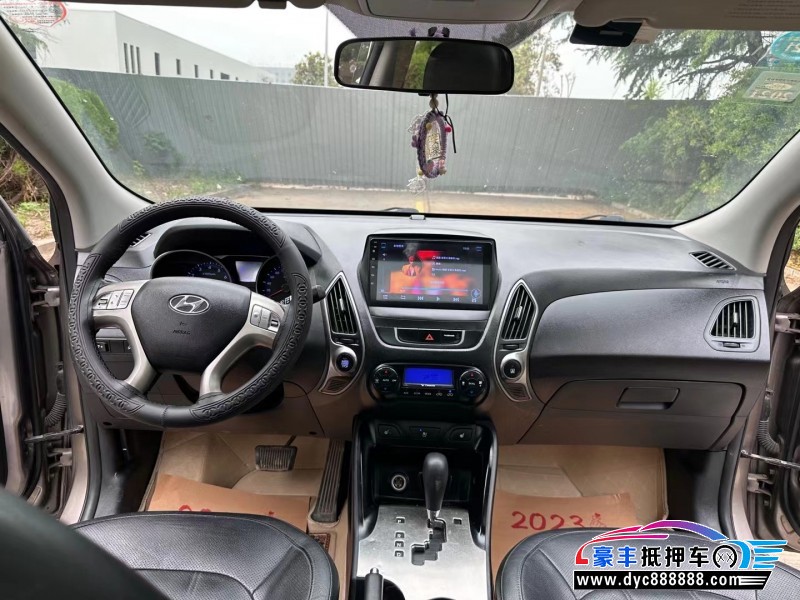 13年现代ix35轿车抵押车出售