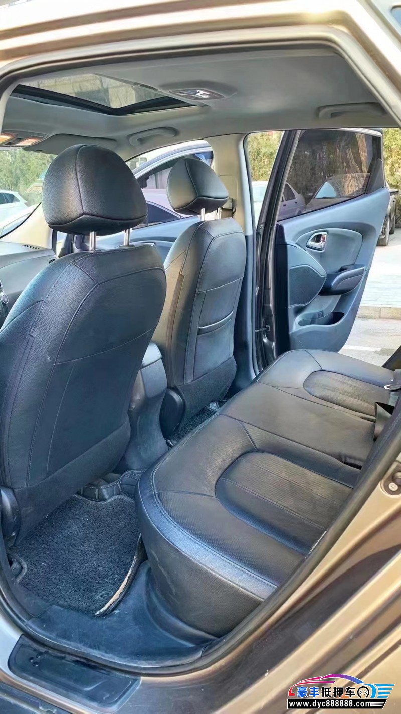 15年现代ix35轿车抵押车出售