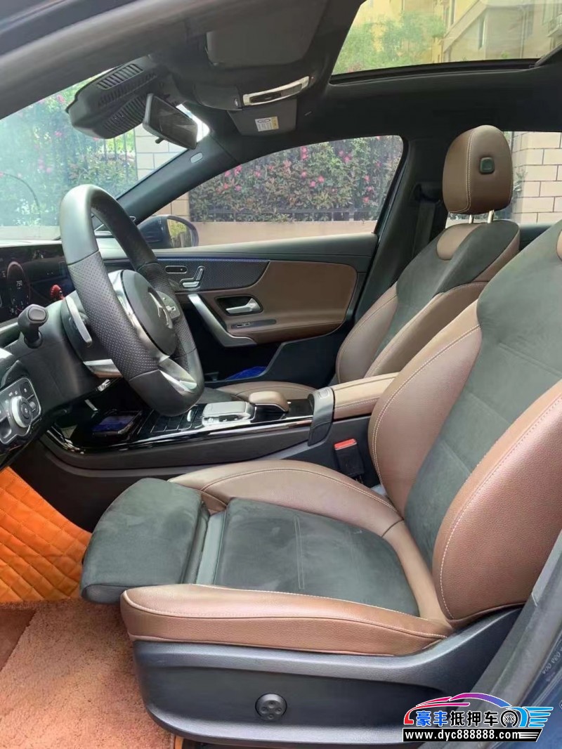 19年奔驰A轿车抵押车出售