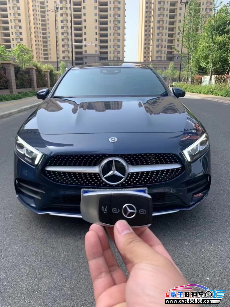 19年奔驰A轿车抵押车出售