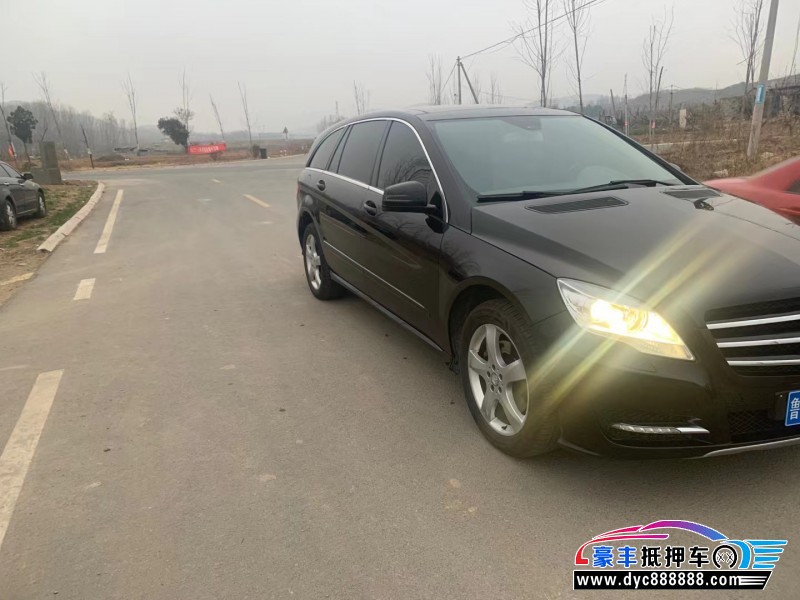 14年奔驰R级轿车抵押车出售