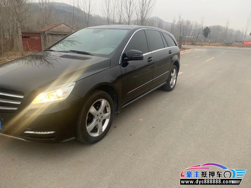 14年奔驰R级轿车抵押车出售