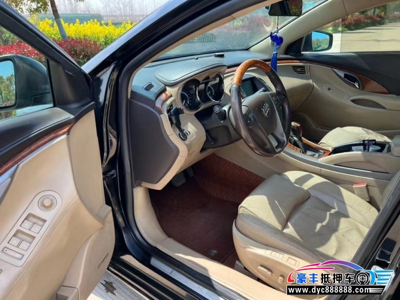 10年别克君越轿车抵押车出售