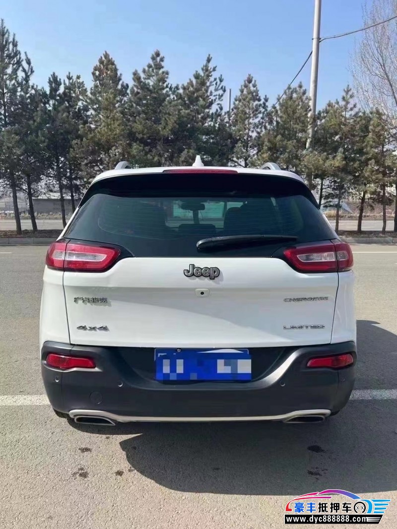 16年Jeep自由光轿车抵押车出售