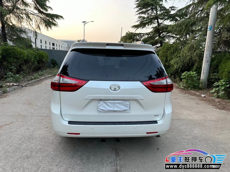 16年丰田塞纳轿车抵押车出售