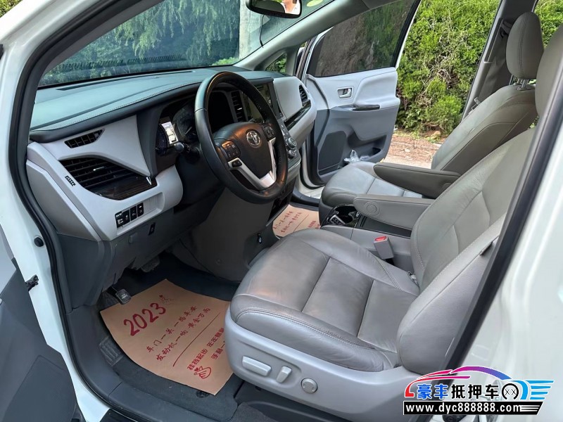 16年丰田塞纳轿车抵押车出售