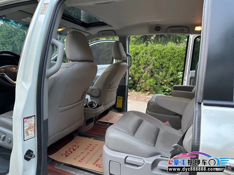 16年丰田塞纳轿车抵押车出售