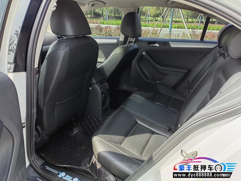 14年大众速腾轿车抵押车出售