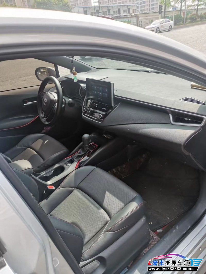 22年丰田雷凌轿车抵押车出售