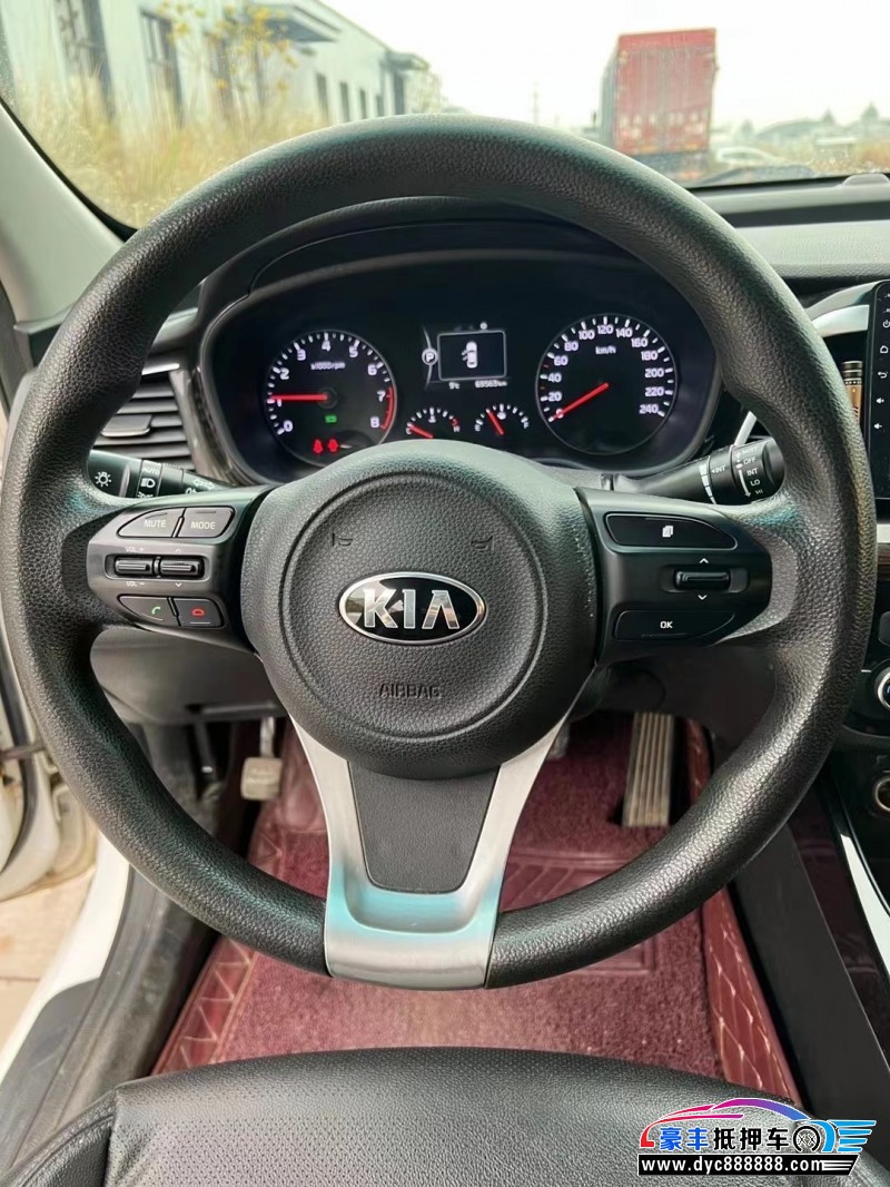 17年起亚K4轿车抵押车出售