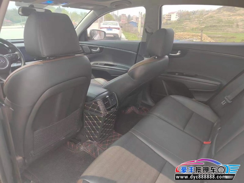 19年起亚K4轿车抵押车出售