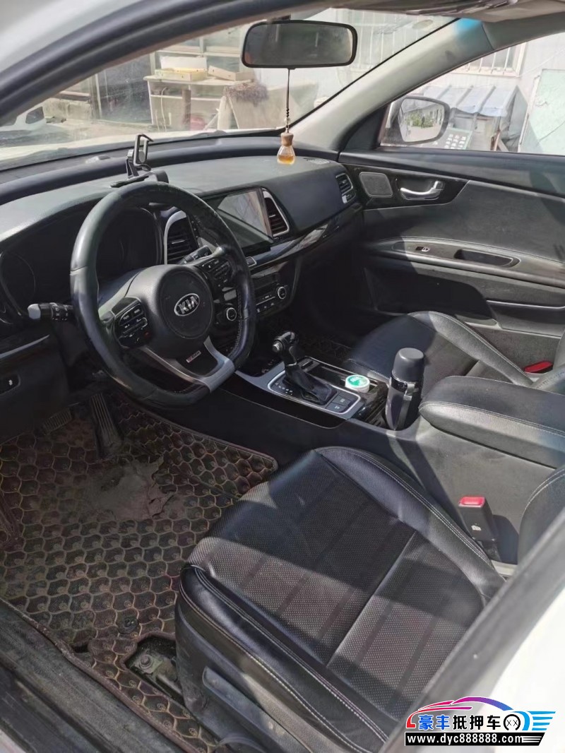 17年起亚K4轿车抵押车出售