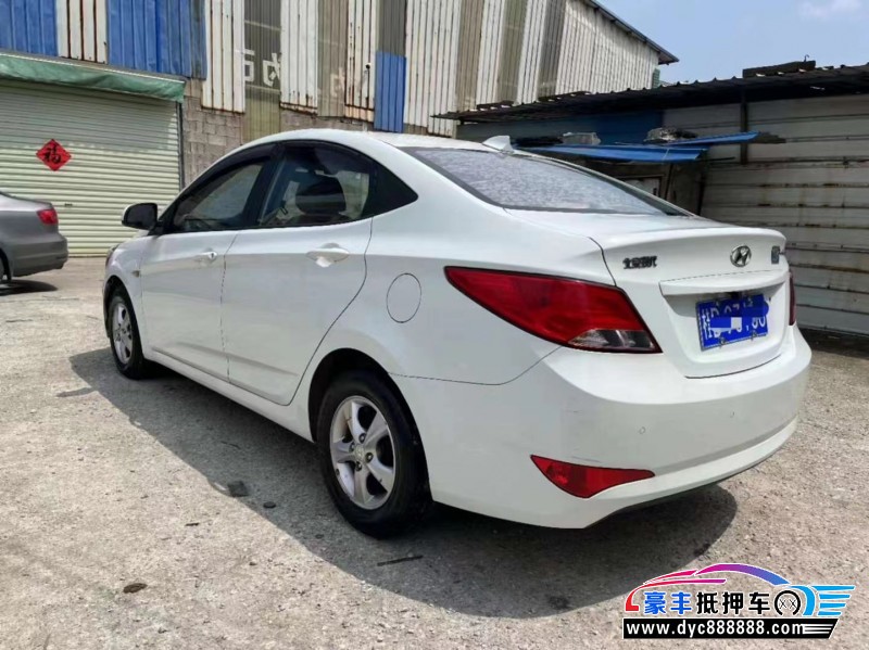 16年现代瑞纳轿车抵押车出售