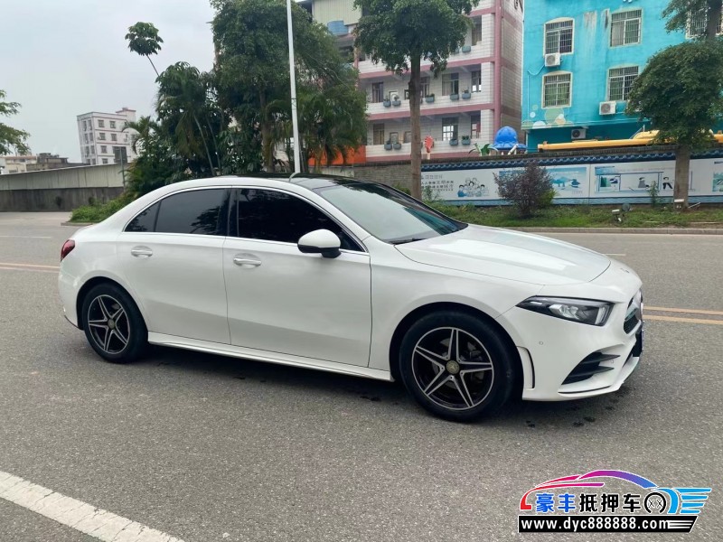 20年奔驰A轿车抵押车出售