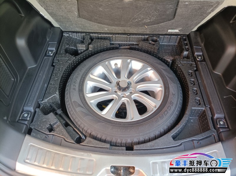 17年路虎发现神行SUV抵押车出售