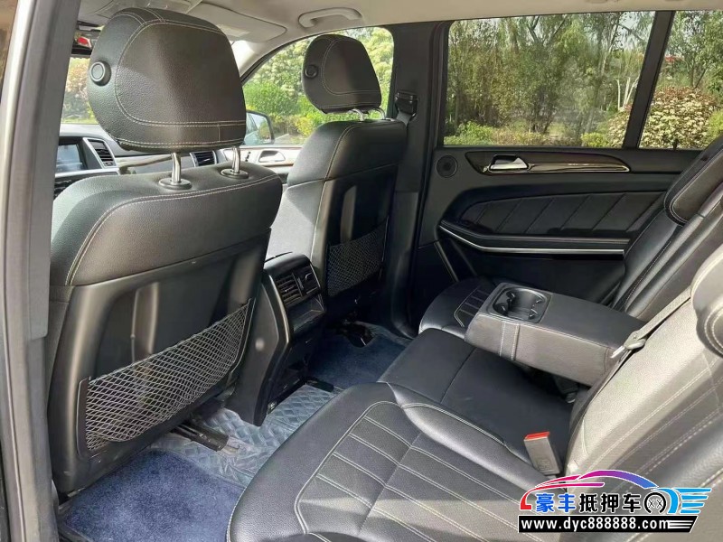 13年奔驰GL轿车抵押车出售