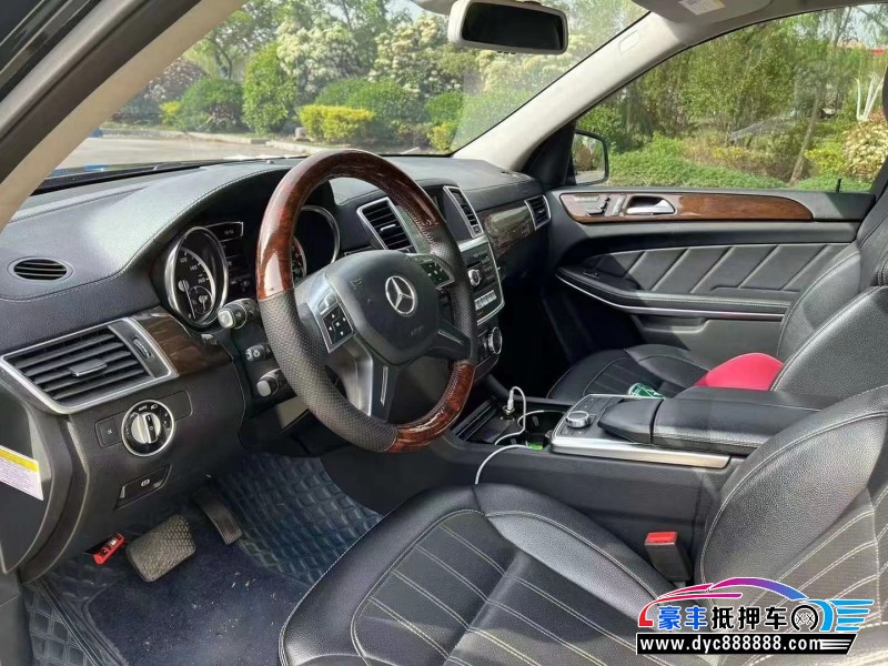 13年奔驰GL轿车抵押车出售