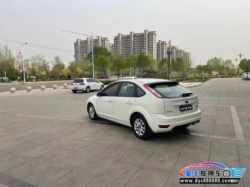 15年福特福克斯轿车抵押车出售