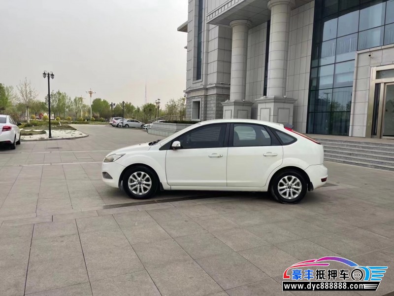 15年福特福克斯轿车抵押车出售