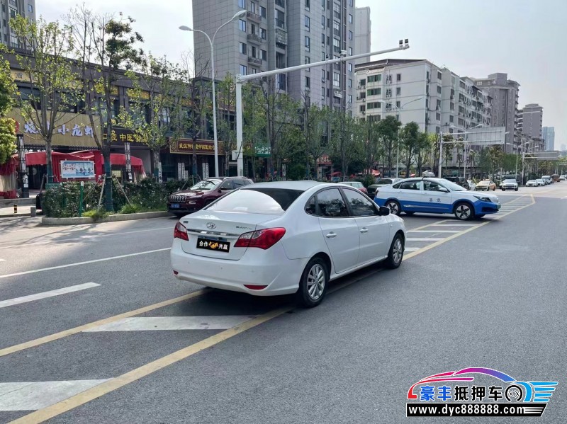 15年现代悦动轿车抵押车出售