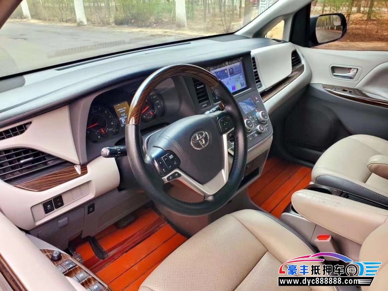 16年丰田塞纳轿车抵押车出售