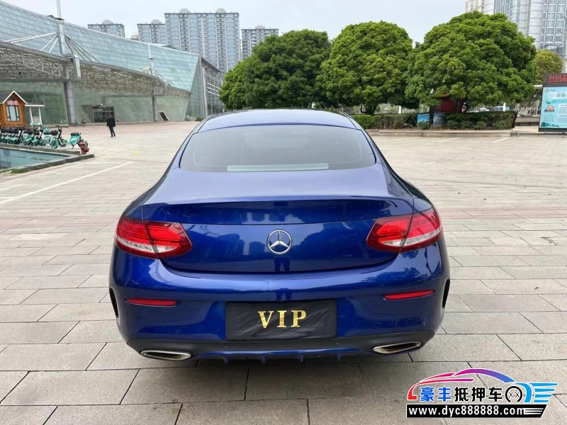 18年奔驰C级轿车抵押车出售