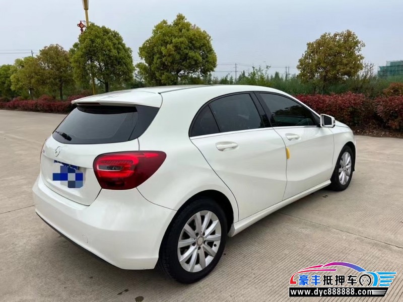 16年奔驰A轿车抵押车出售