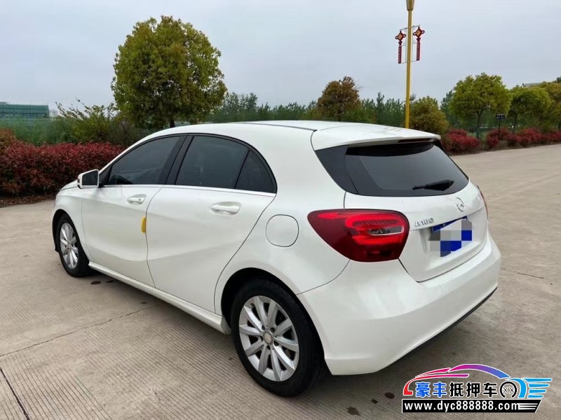 16年奔驰A轿车抵押车出售