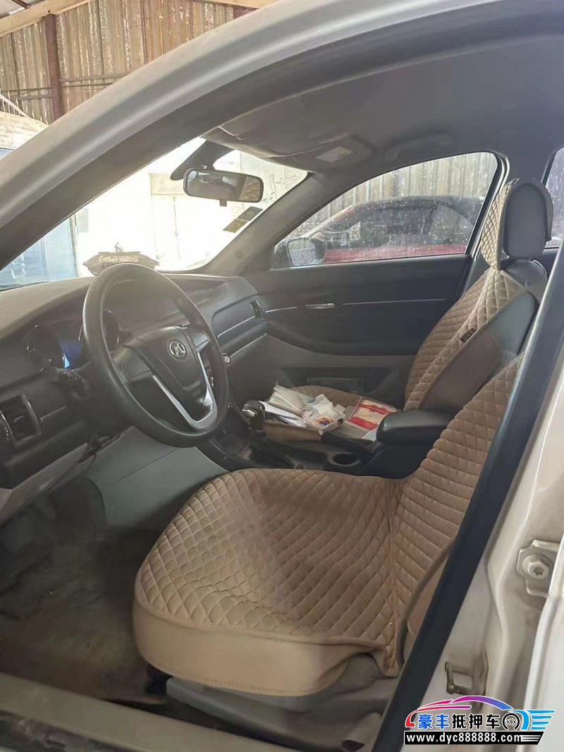 15年北汽绅宝D50轿车抵押车出售