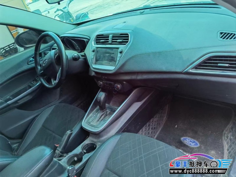 21年福特福睿斯轿车抵押车出售