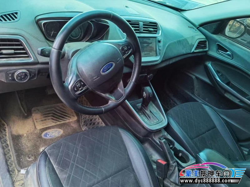 21年福特福睿斯轿车抵押车出售