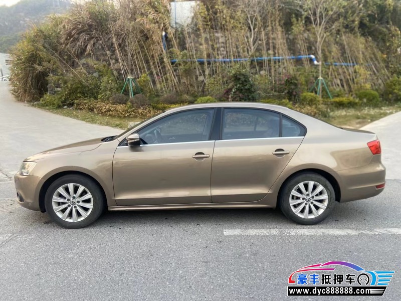 14年大众速腾轿车抵押车出售