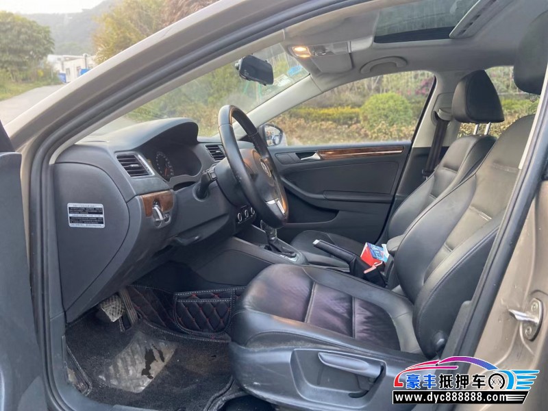 14年大众速腾轿车抵押车出售