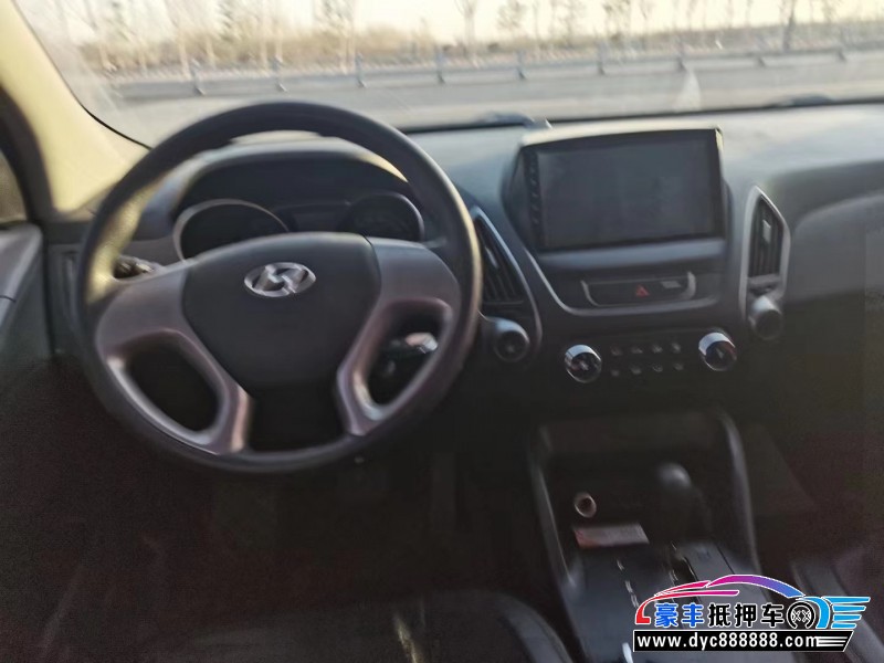 17年现代ix35轿车抵押车出售