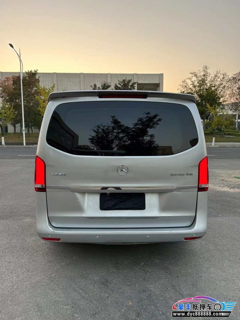 17年奔驰威霆SUV抵押车出售