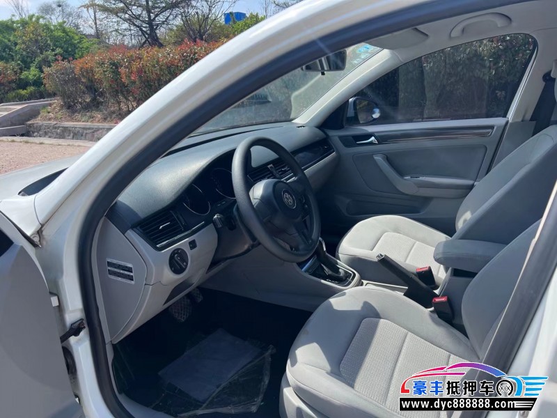 14年大众宝来轿车抵押车出售