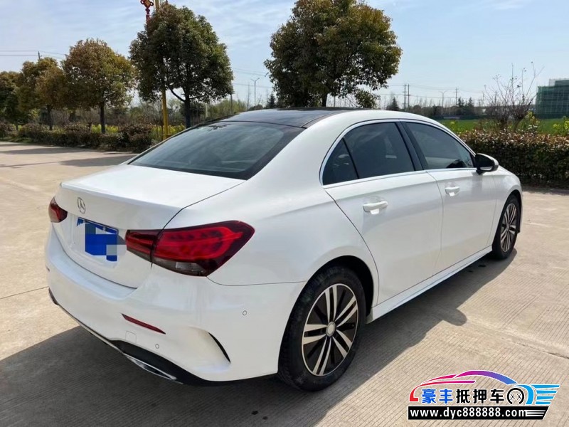 19年奔驰A轿车抵押车出售