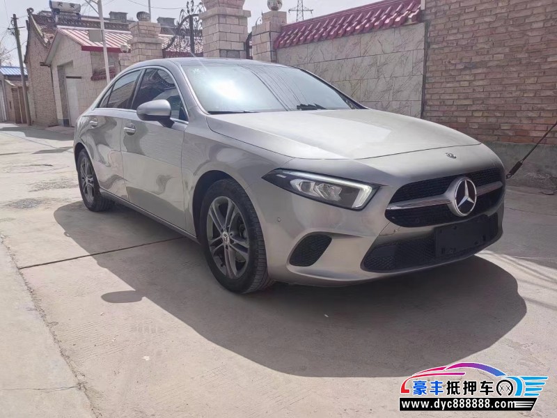 19年奔驰A轿车抵押车出售