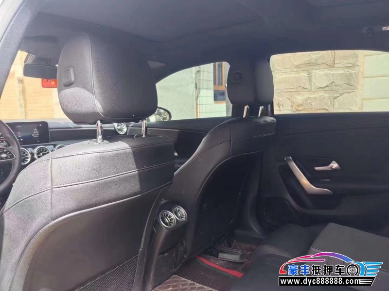 19年奔驰A轿车抵押车出售