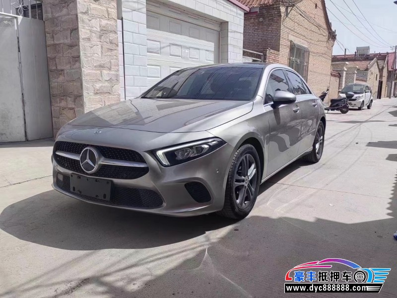19年奔驰A轿车抵押车出售