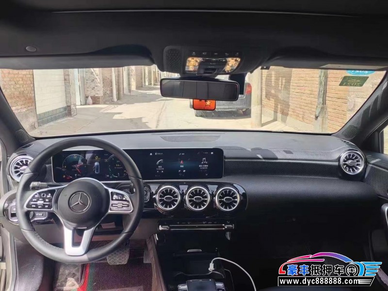 19年奔驰A轿车抵押车出售