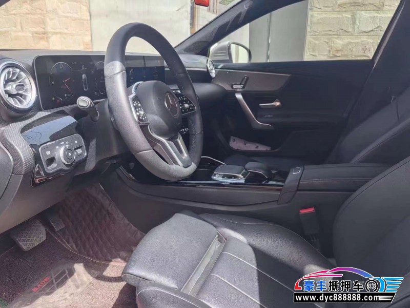 19年奔驰A轿车抵押车出售