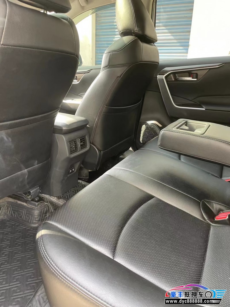 20年丰田RAV4荣放轿车抵押车出售